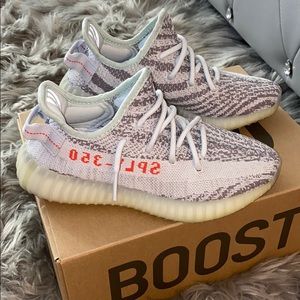YEEZY BOOST 350 V2